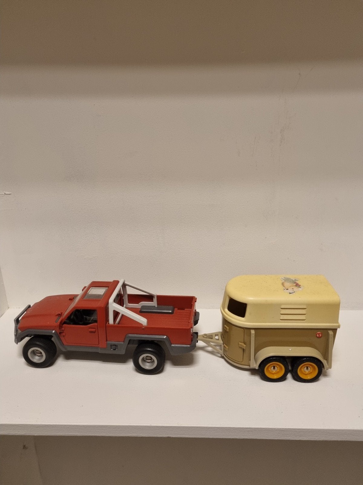 schleich auto en trailer, Ophalen of Verzenden, Zo goed als nieuw, Paard, Beeldje of Figuurtje
