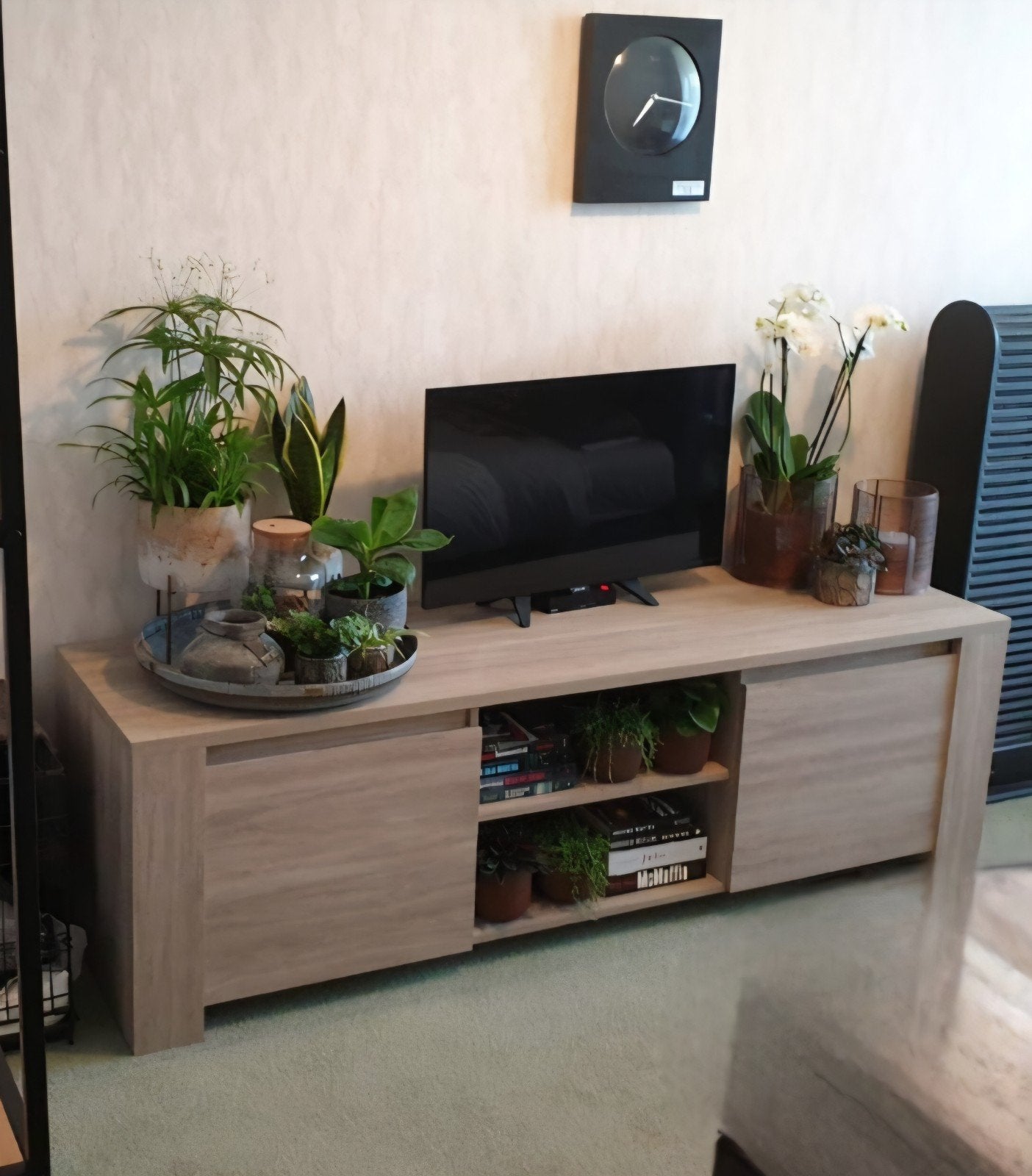 Moderne TV-meubel in lichte houttint, Ophalen, 150 tot 200 cm, Zo goed als nieuw, Minder dan 100 cm