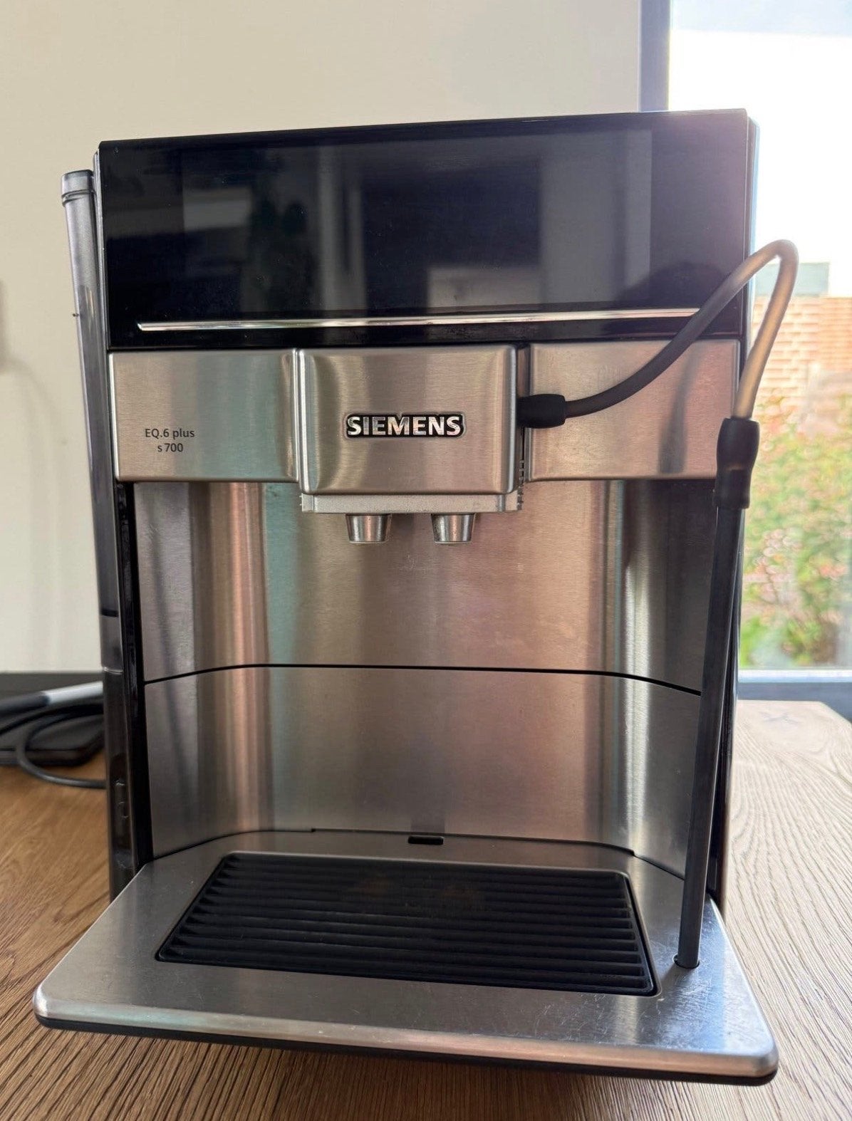 Siemens EQ.6 plus S700 volautomatische espressomachine, Witgoed en Apparatuur, Afneembaar waterreservoir, Gebruikt, Espresso apparaat