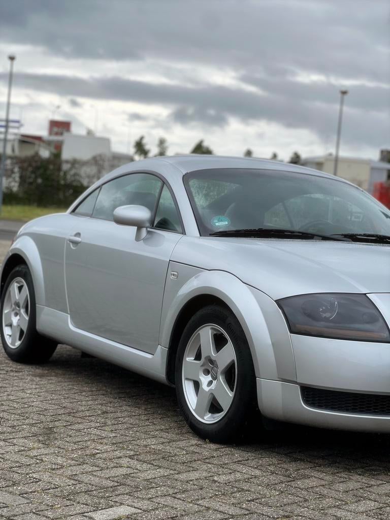 Nette Audi TT 1.8T 180pk 2002 met volledig audio systeem, Auto's, Voorwielaandrijving, TT, Zwart, 4 cilinders