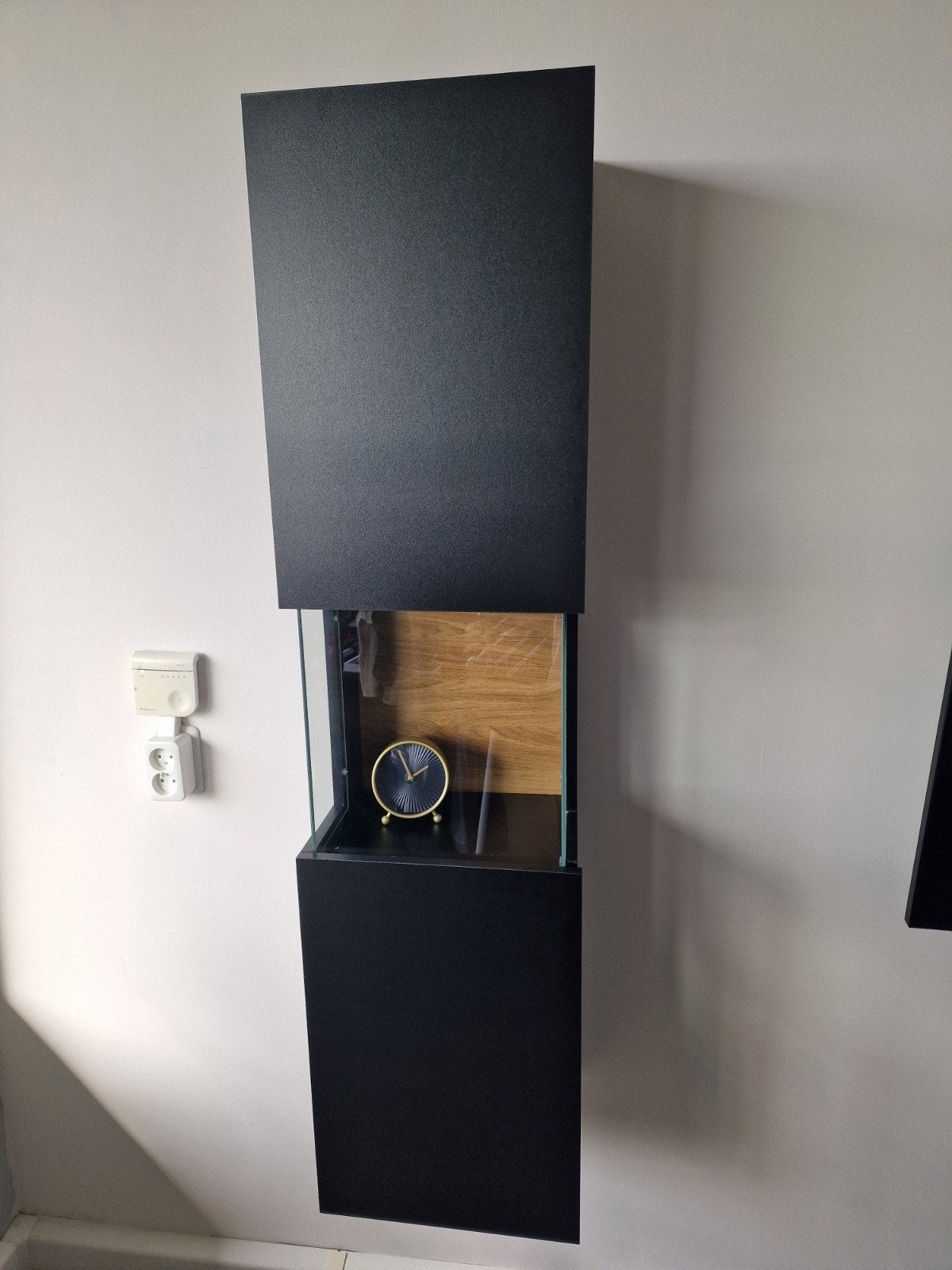 Vitrine kast zwart met verlichting merk Asilento, Meubella, Ophalen, Minder dan 50 cm, Met deur(en), 100 tot 150 cm