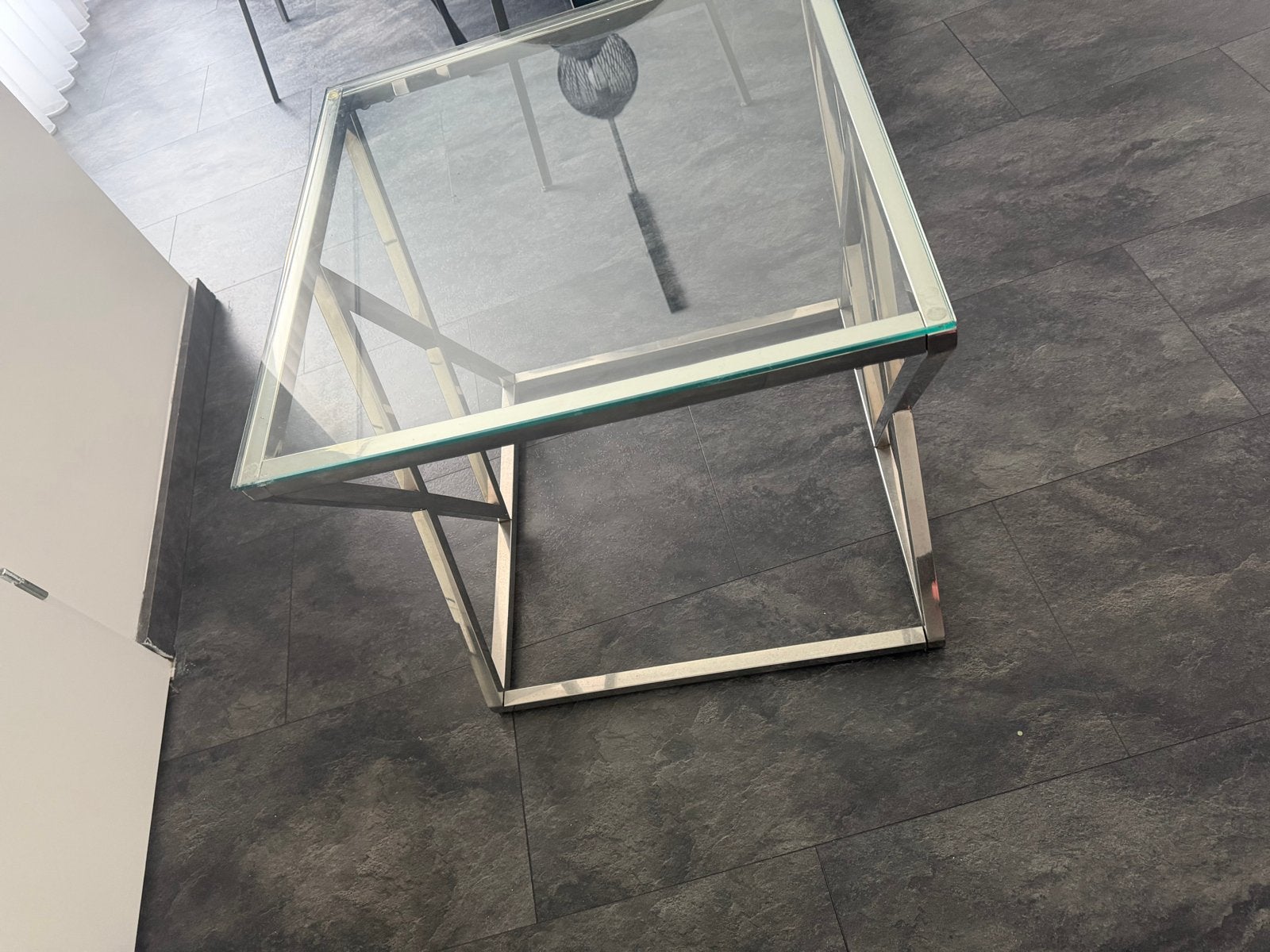 Modern Bijzettafeltje 50x50 met Glazen Blad en Metaal Onders, Minder dan 55 cm, Vierkant, Ophalen, 45 tot 60 cm