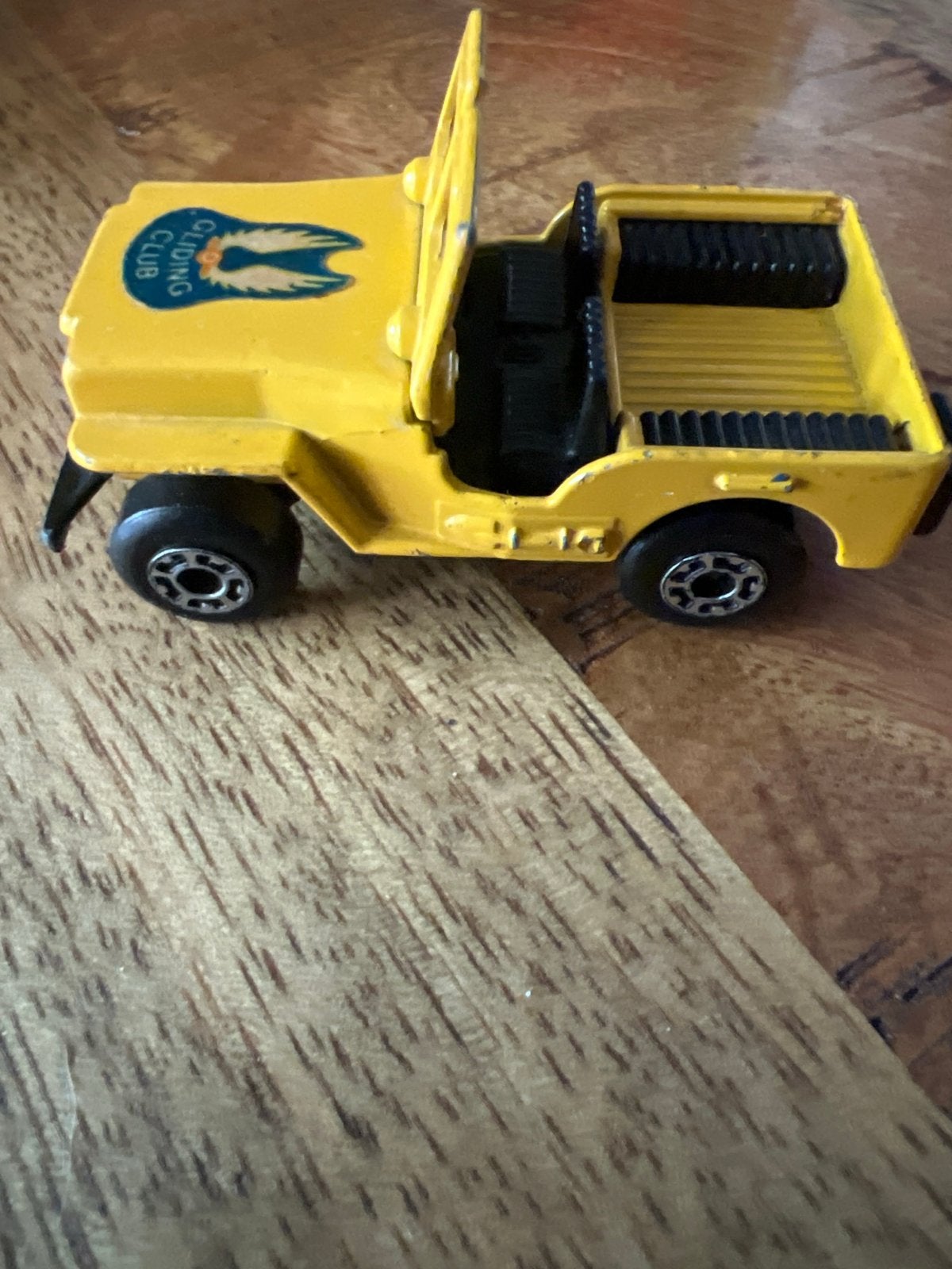 Vintage Matchbox Jeep - Geel met 'Gliding Club' logo, Kinderen en Baby's, Speelgoed | Speelgoedvoertuigen, Ophalen of Verzenden