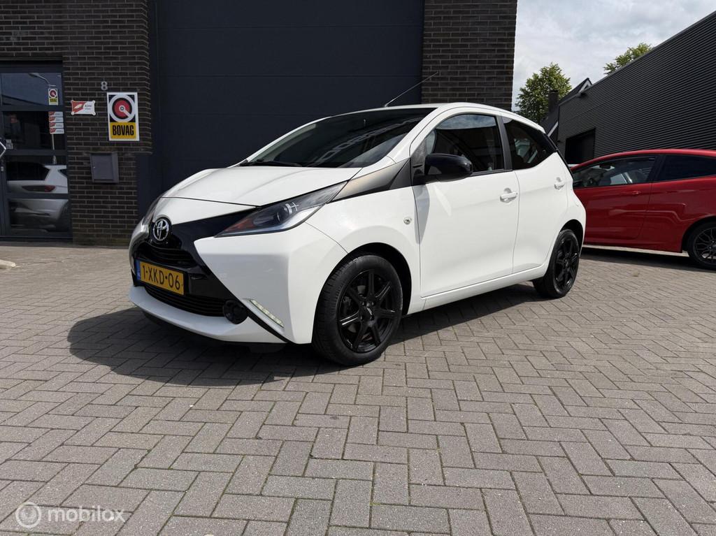 Toyota Aygo 1.0 VVT-i x-play, Euro 5, Stof, Gebruikt, 4 stoelen