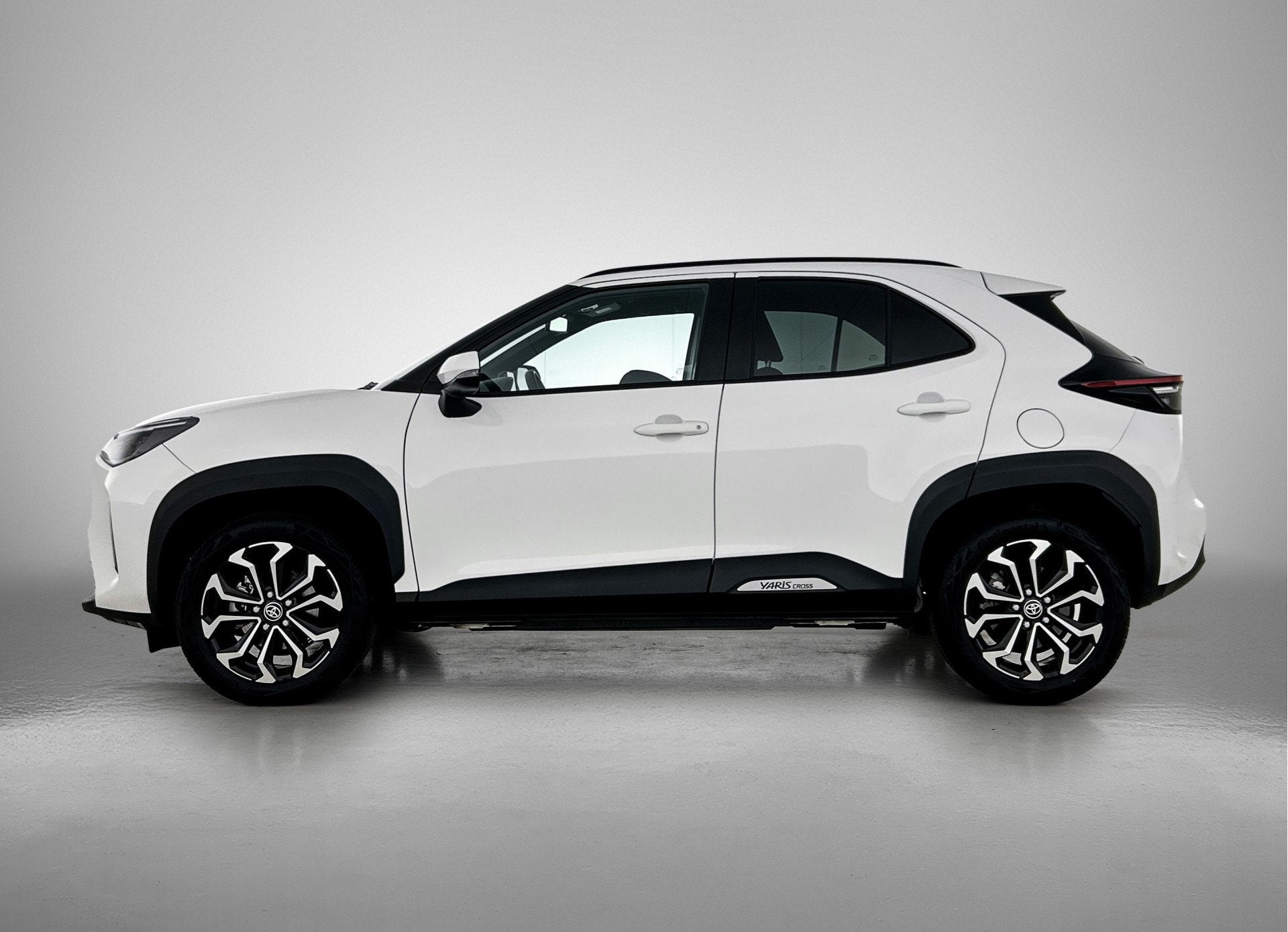 Toyota Yaris Cross 1.5 Hybrid 115 Dynamic (bj 2025), Stof, Gebruikt, 116 pk, Bedrijf