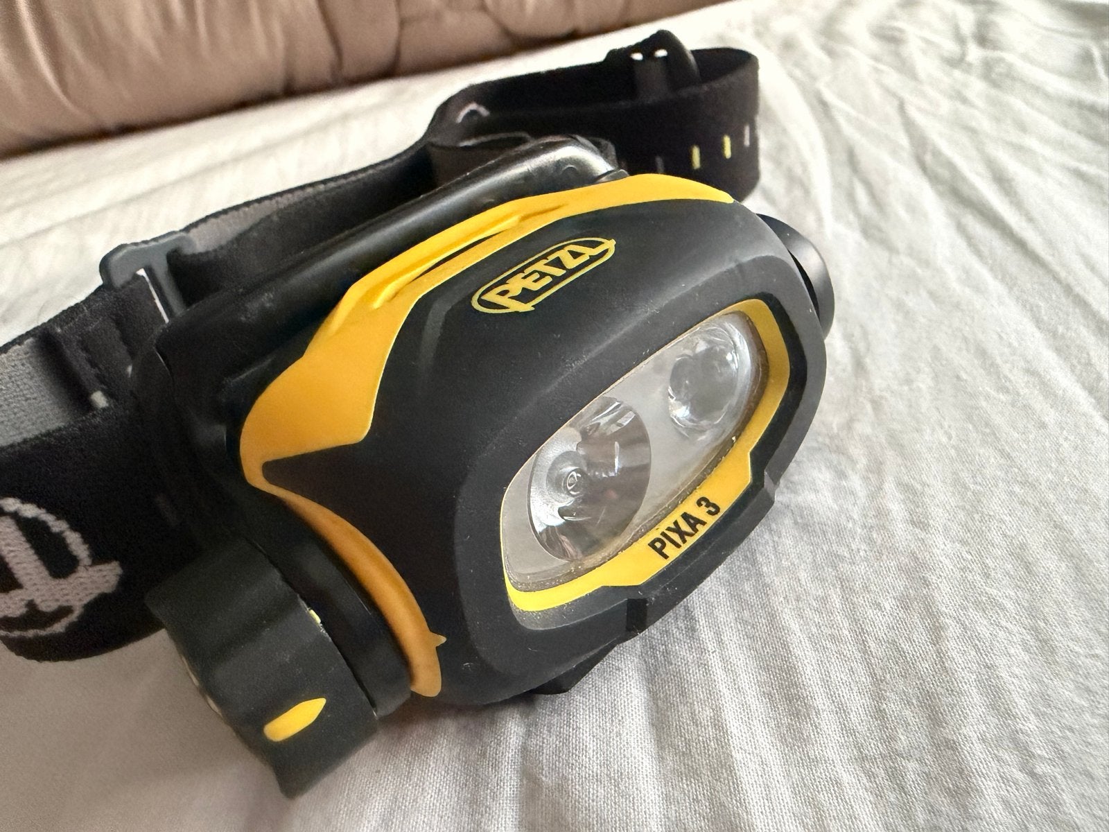 Petzl PIXA 3 hoofdlamp - Nieuwstaat - Bieden, Ophalen of Verzenden, Zo goed als nieuw, Batterij