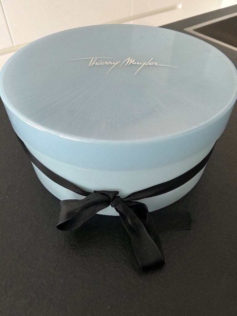 Thierry Mugler hoedendoos, Verzamelen, Parfumverzamelingen, Ophalen of Verzenden, Zo goed als nieuw, Overige typen