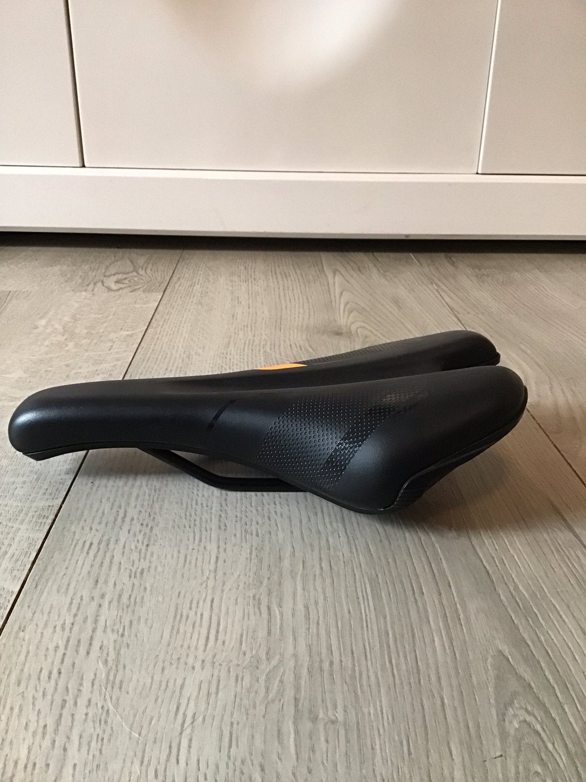 Als nieuw: Giant Contact Comfort Neutraal zadel voor je MTB, Fietsen en Brommers, Giant Contact Comfort Neutraal zadel, Zo goed als nieuw