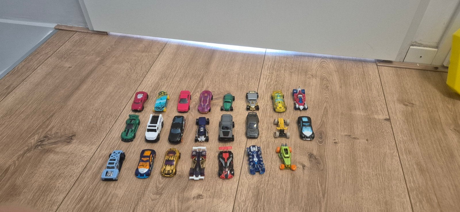 Grote Hot Wheels Baanset met 21 Auto's en Accessoires, Ophalen, Zo goed als nieuw