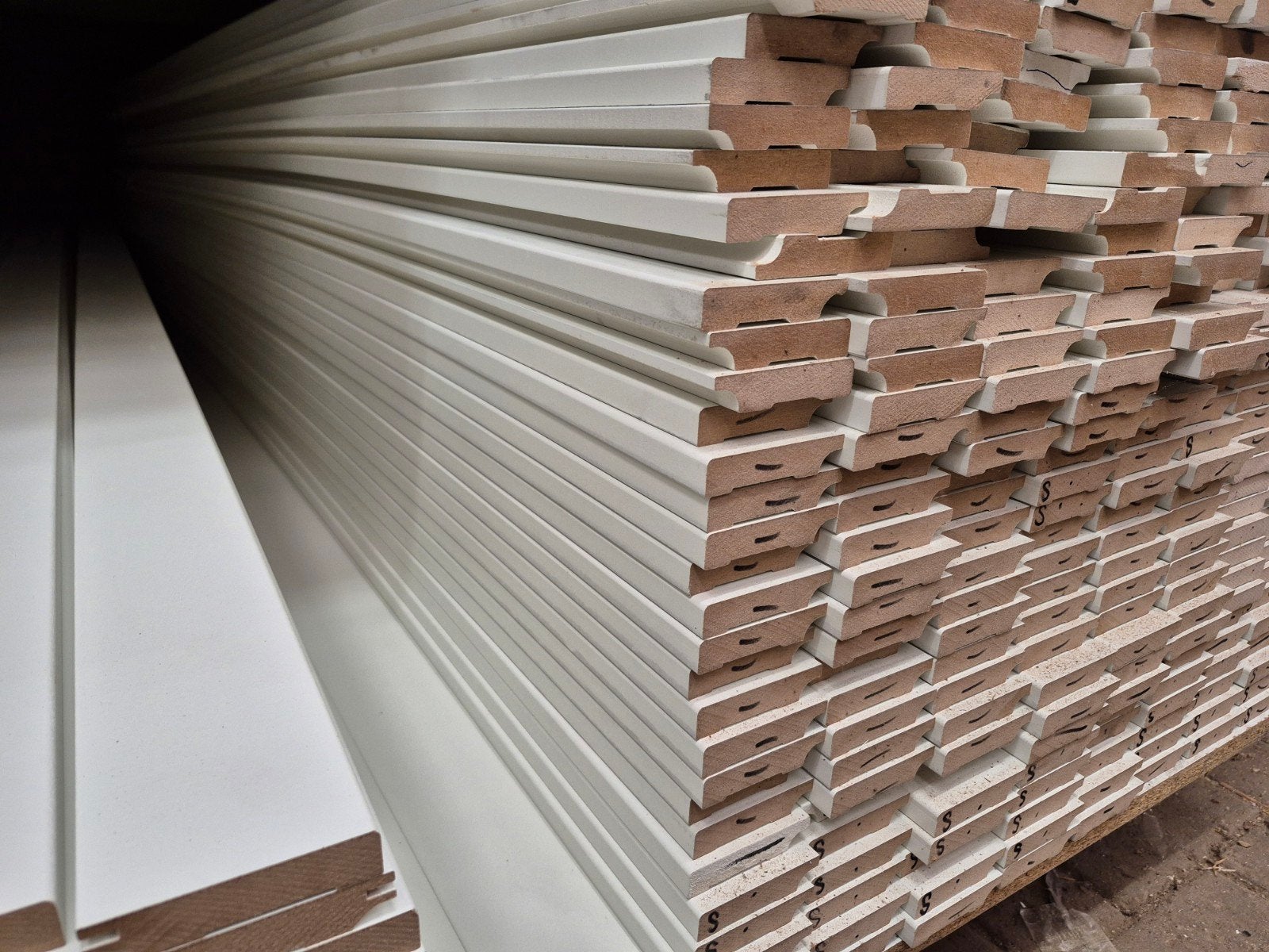 15x70mm plint mdf V313 ral9010 240cm lang AANBIEDING!, Ophalen, ., Nieuw, Mdf