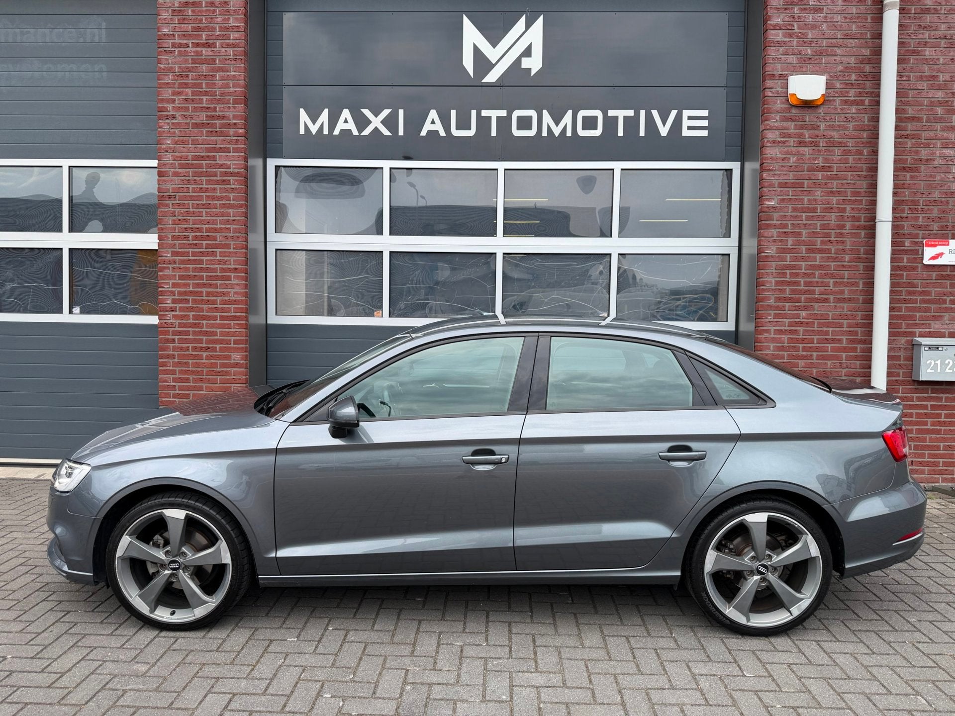 Audi A3 Limousine 1.5 TFSI 150PK LED PDC Stoelverw 62DKM, Auto's, Audi, Voorwielaandrijving, Euro 6, 4 cilinders, 150 pk