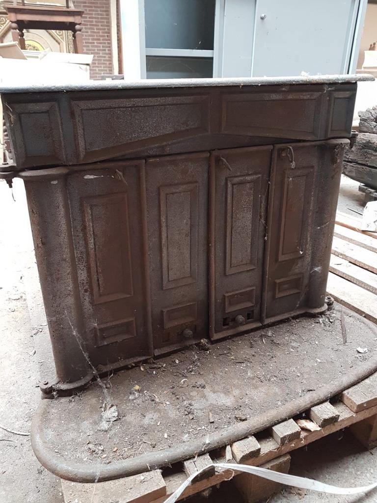 Antieke gietijzeren houtkachel Godin, Ophalen, Gebruikt, Hout, Houtkachel
