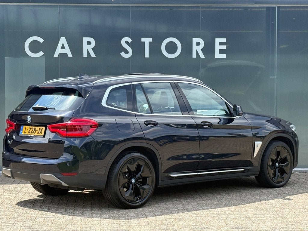 BMW IX3 High Executive 80 kWh 98% SOH Pano|Leder|Trekhaak|36, Auto's, BMW, Achterwielaandrijving, Gebruikt, 750 kg, 133 min