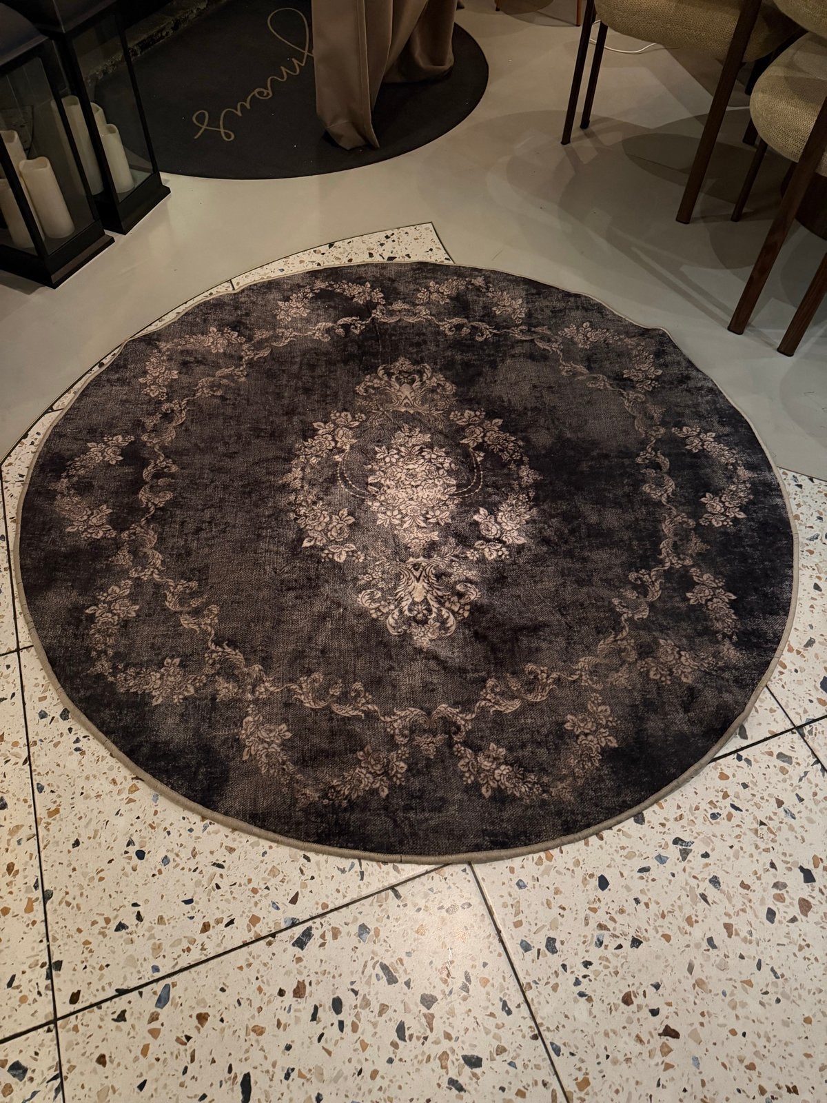 Rond Vloerkleed met Klassiek Patroon - Donkergrijs/Beige, Ophalen, 150 tot 200 cm, Rond, Zo goed als nieuw
