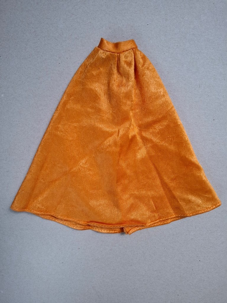 Vintage Barbie Petra Plasty oranje glansend rok jaren 70, Verzamelen, Ophalen of Verzenden, Gebruikt, Kleertjes