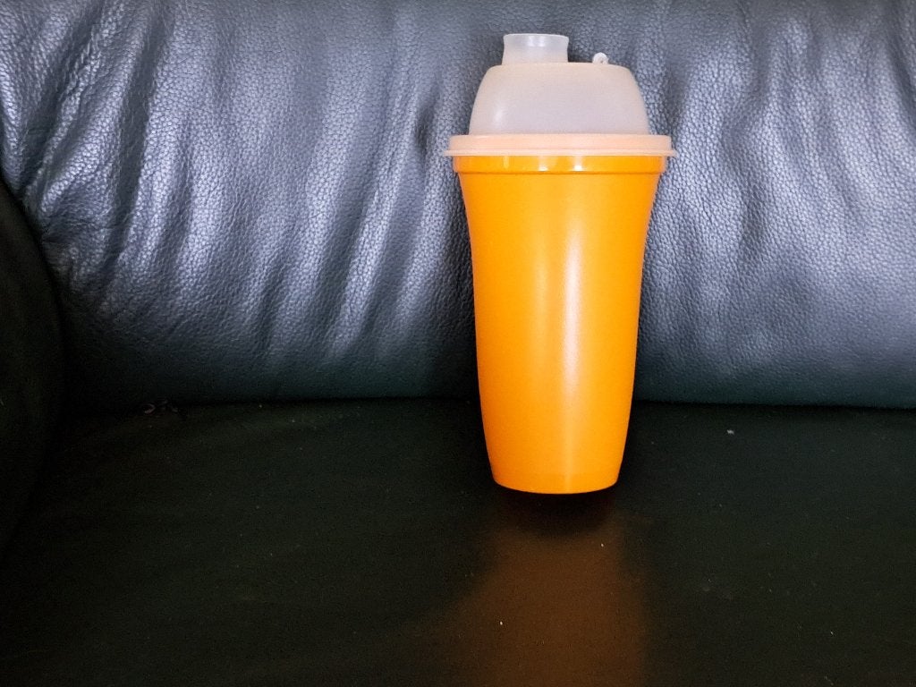 Tupperware Vintage slagroombeker te koop, Gebruikt, 500 ml, Oranje, Ophalen of Verzenden