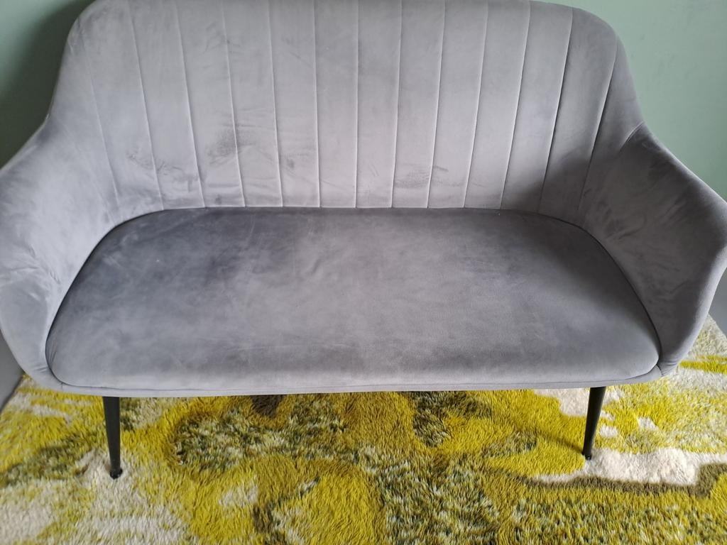Jysk tweepersoons bankje grijs velours, Huis en Inrichting, Banken | Bankstellen, Tweepersoons, Minder dan 150 cm, 75 tot 100 cm