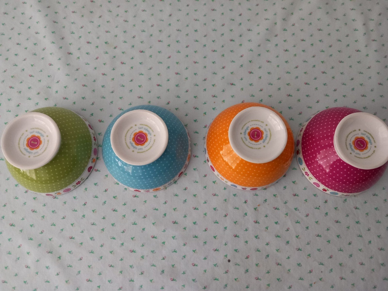 Set van 4 vrolijke kommen met stippen en hartjes, Ophalen, Overige stijlen, Kom(men)