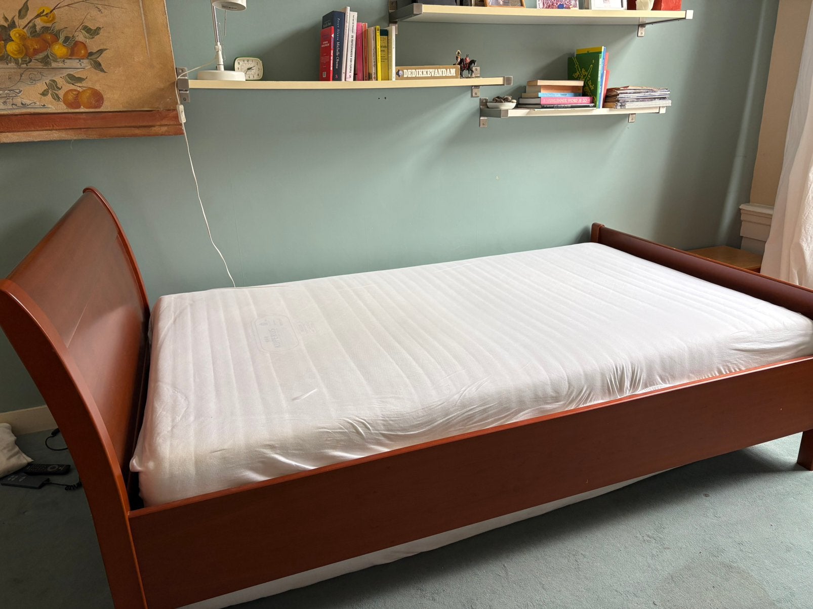 Foto 3 van Auping elektrisch verstelbaar bed 120x200  + 2 nachtkastjes