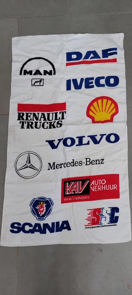 Handdoek met automerken, Verzamelen, Automerken, Motoren en Formule 1, Ophalen of Verzenden, Auto's