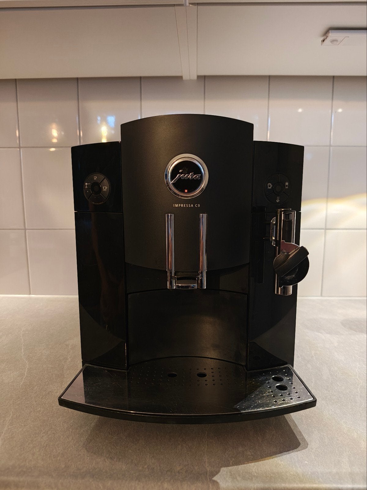 Jura Impressa C9 – Volautomatische koffiemachine – Gereinigd, Witgoed en Apparatuur, Gebruikt, 10 kopjes of meer, Koffiemachine