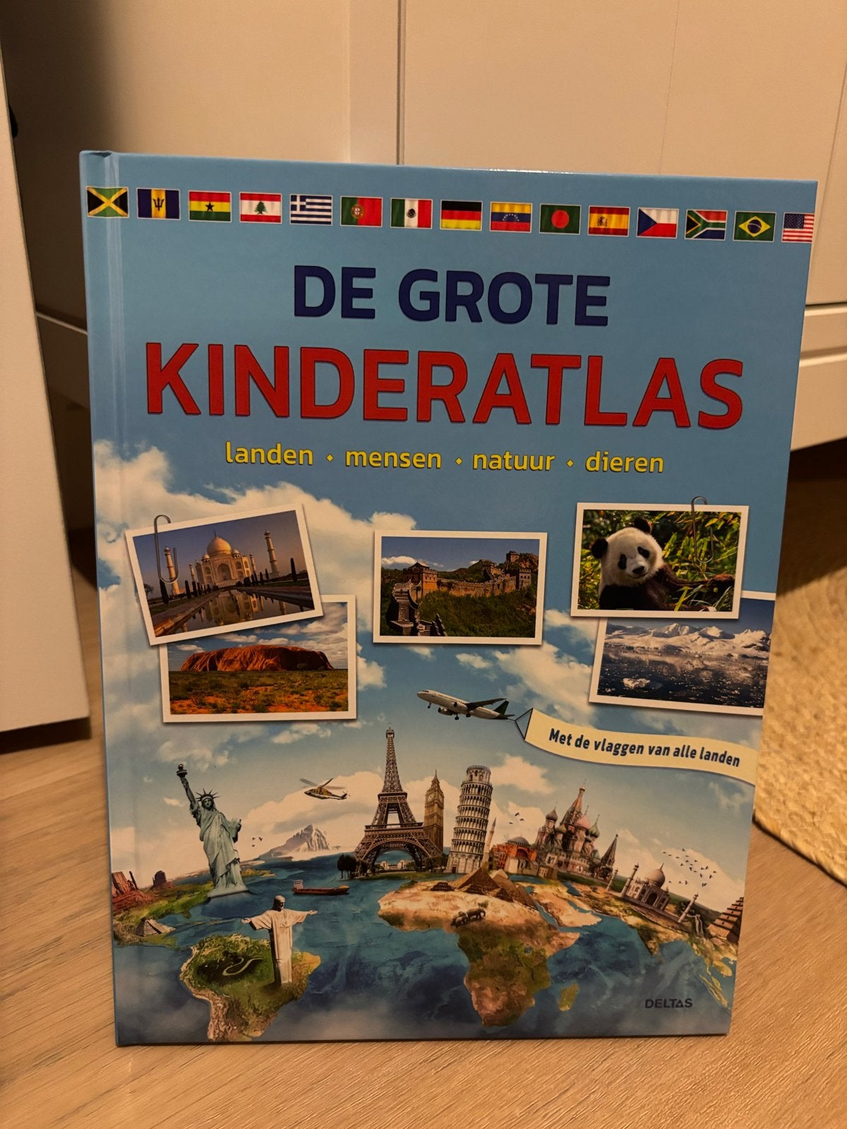 De Grote Kinderatlas - Landen, Mensen, Natuur, Dieren, Overige atlassen, 2000 tot heden, Ophalen of Verzenden, Zo goed als nieuw