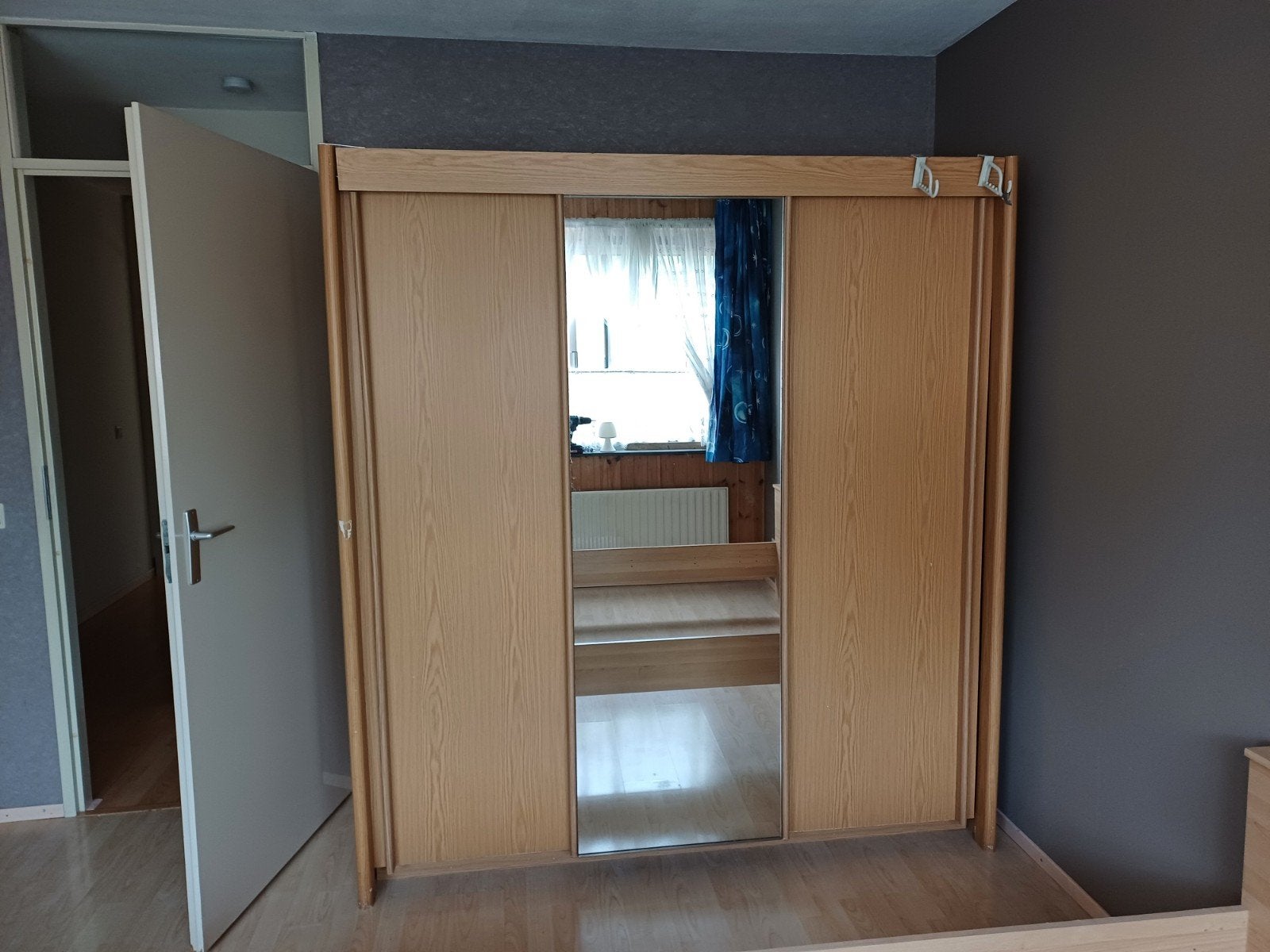 Kledingkast met schuifdeuren en spiegel, Huis en Inrichting, Ophalen, 50 tot 75 cm, 200 cm of meer