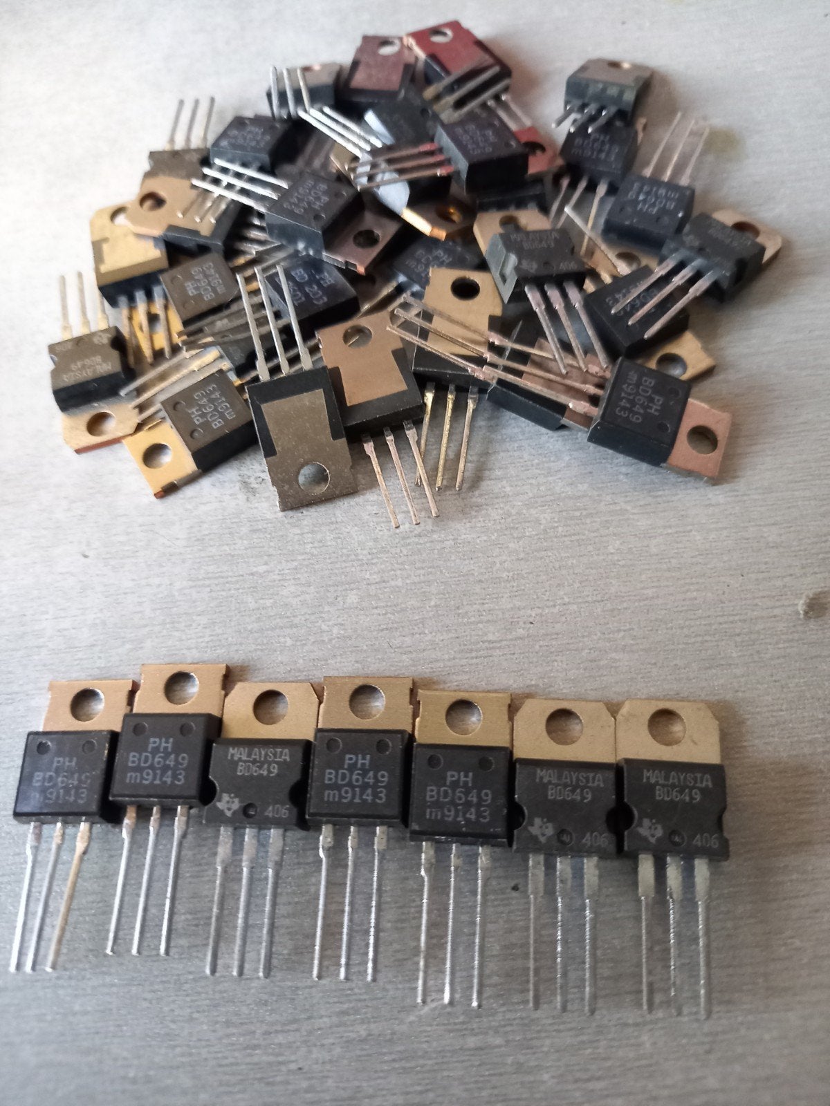 38x BD649 Transistoren (Philips & Texas Instruments) nieuw, Ophalen of Verzenden, Nieuw