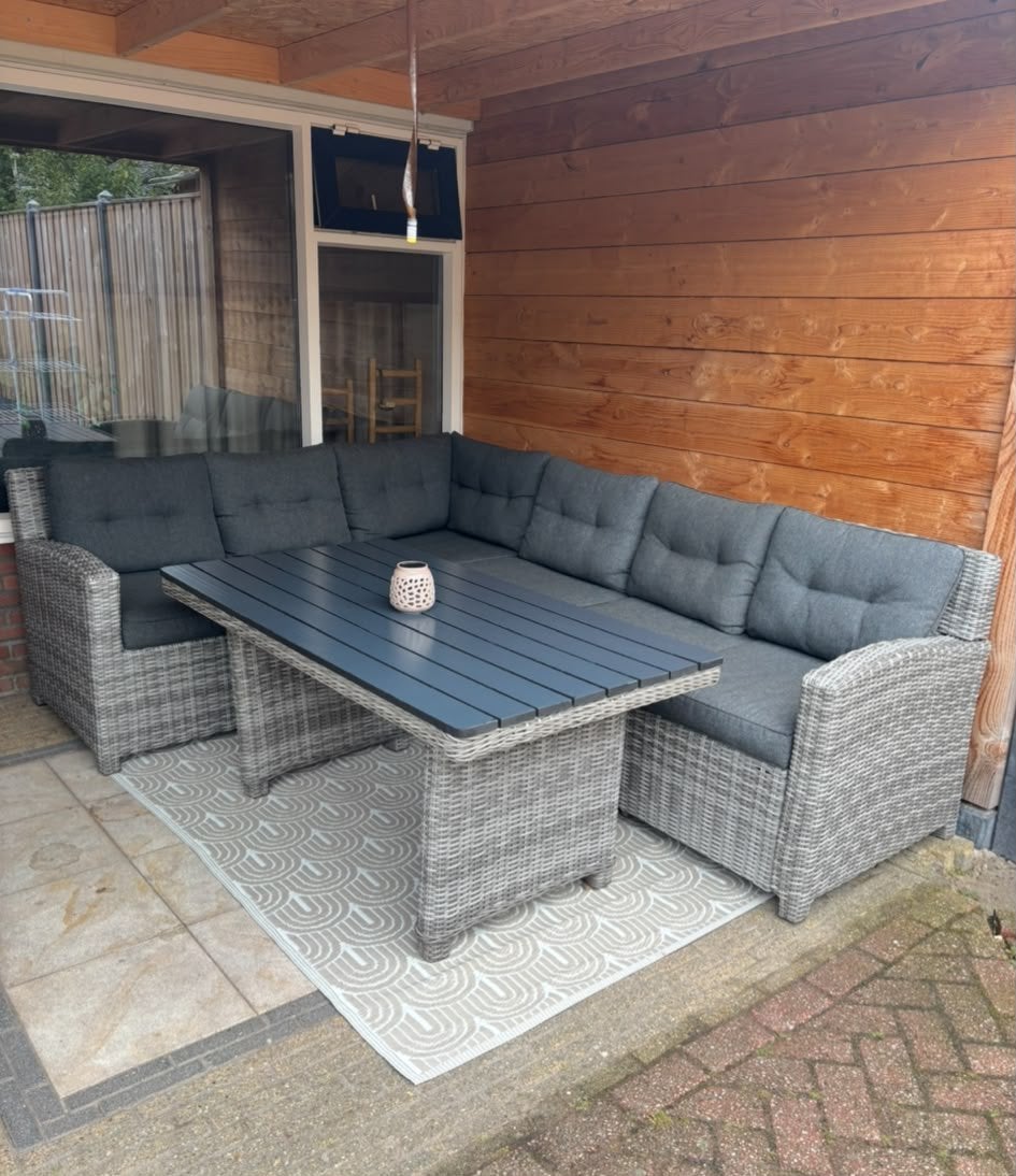 Robuuste loungeset met tafel - Grijs wicker met 3 krukjes, Tuin en Terras, Ophalen, Meer dan 8 zitplaatsen, Zo goed als nieuw