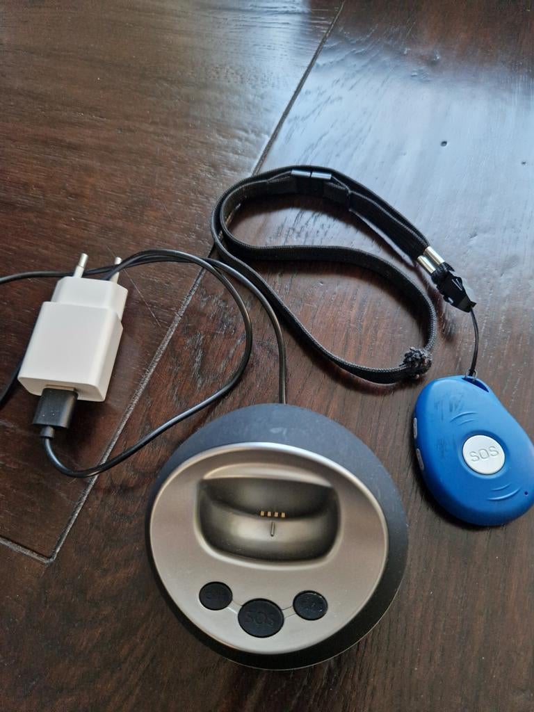 Te koop: wuzzi pebbles senioren alarmering, Diversen, Verpleegmiddelen, Ophalen of Verzenden, Zo goed als nieuw