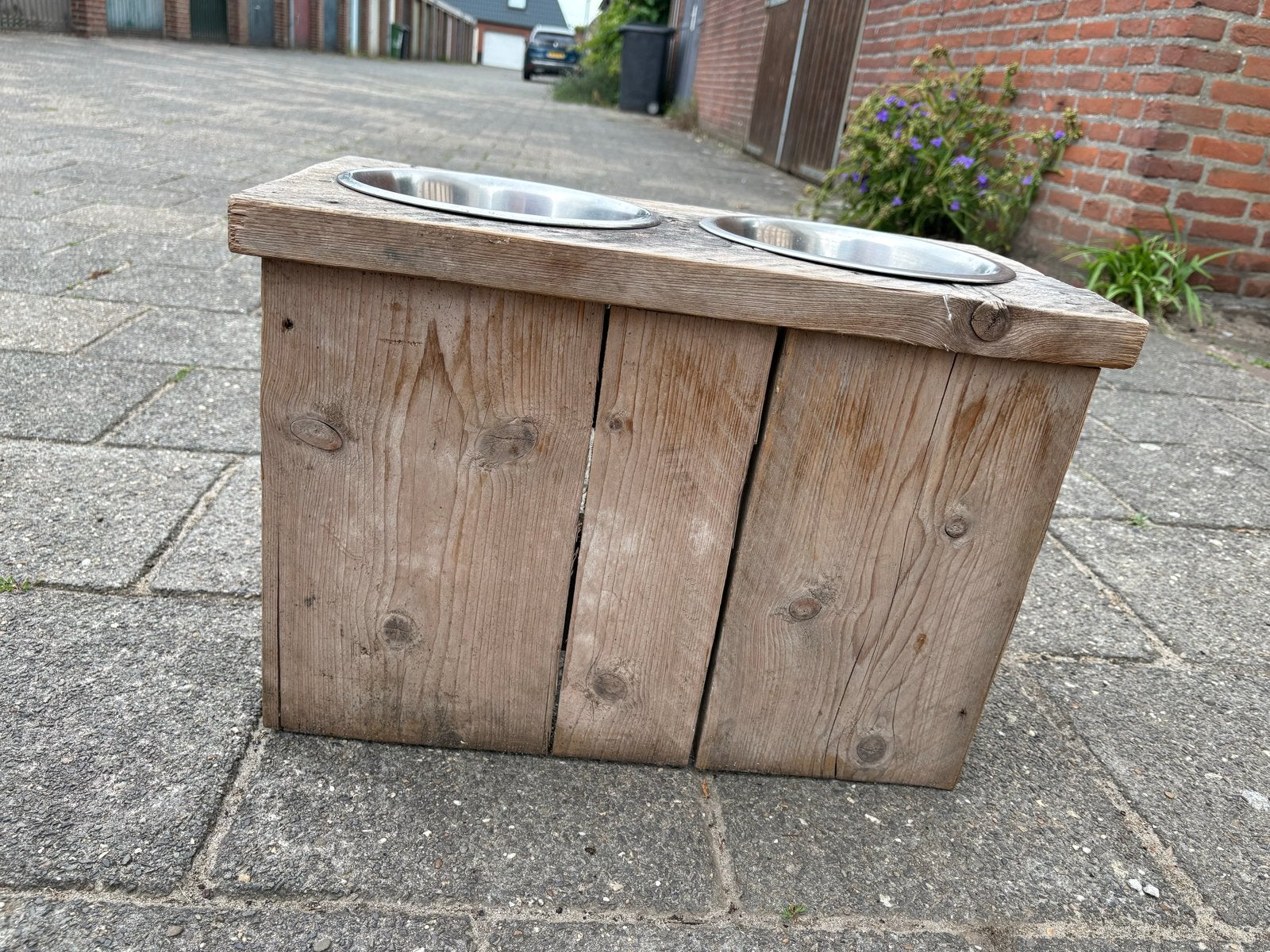 Hondenbakken en hondenmand, Ophalen