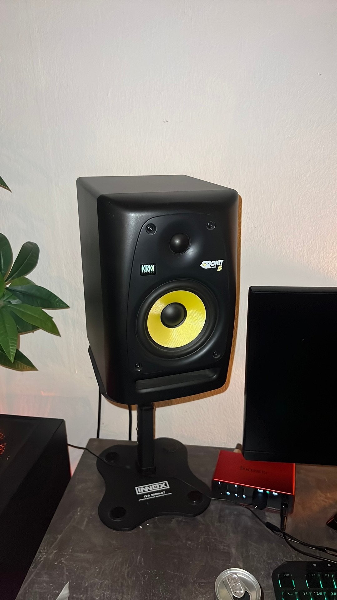 2x KRK Rokit 5 met Innox Stands, Ophalen of Verzenden, Zo goed als nieuw, Front, Rear of Stereo speakers, Overige merken
