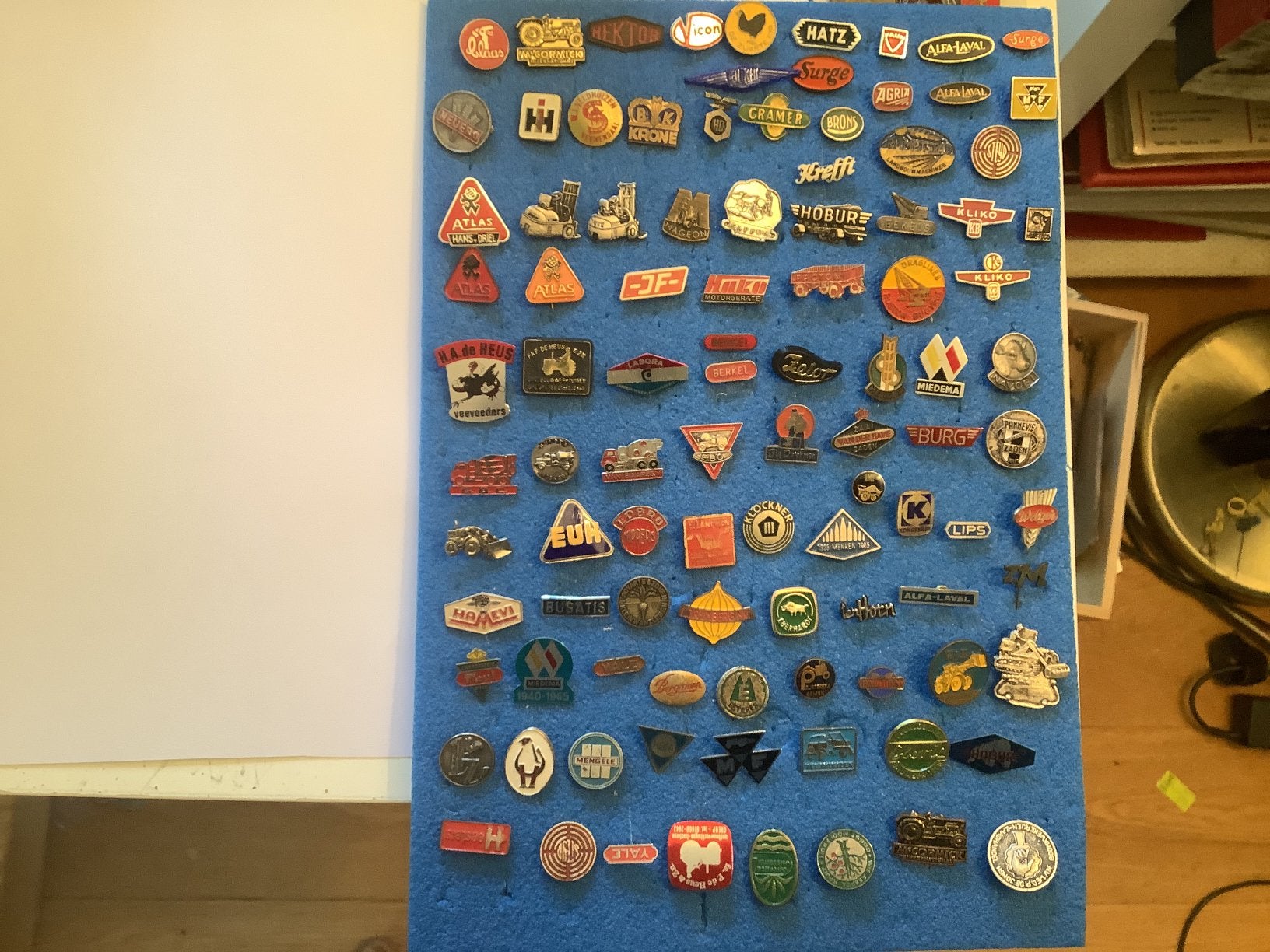 100 speldjes landbouw wegenbouw ed, Verzamelen, Speldjes, Pins en Buttons, Ophalen of Verzenden, Gebruikt, Overige onderwerpen