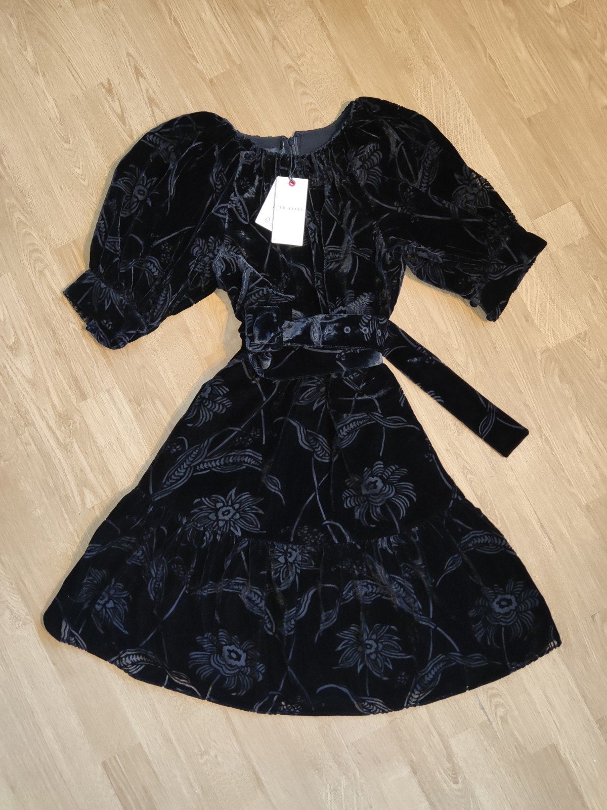 Ted Baker velvet jurk, Maat 42/44 (L), Nieuw, Ophalen of Verzenden, Roze