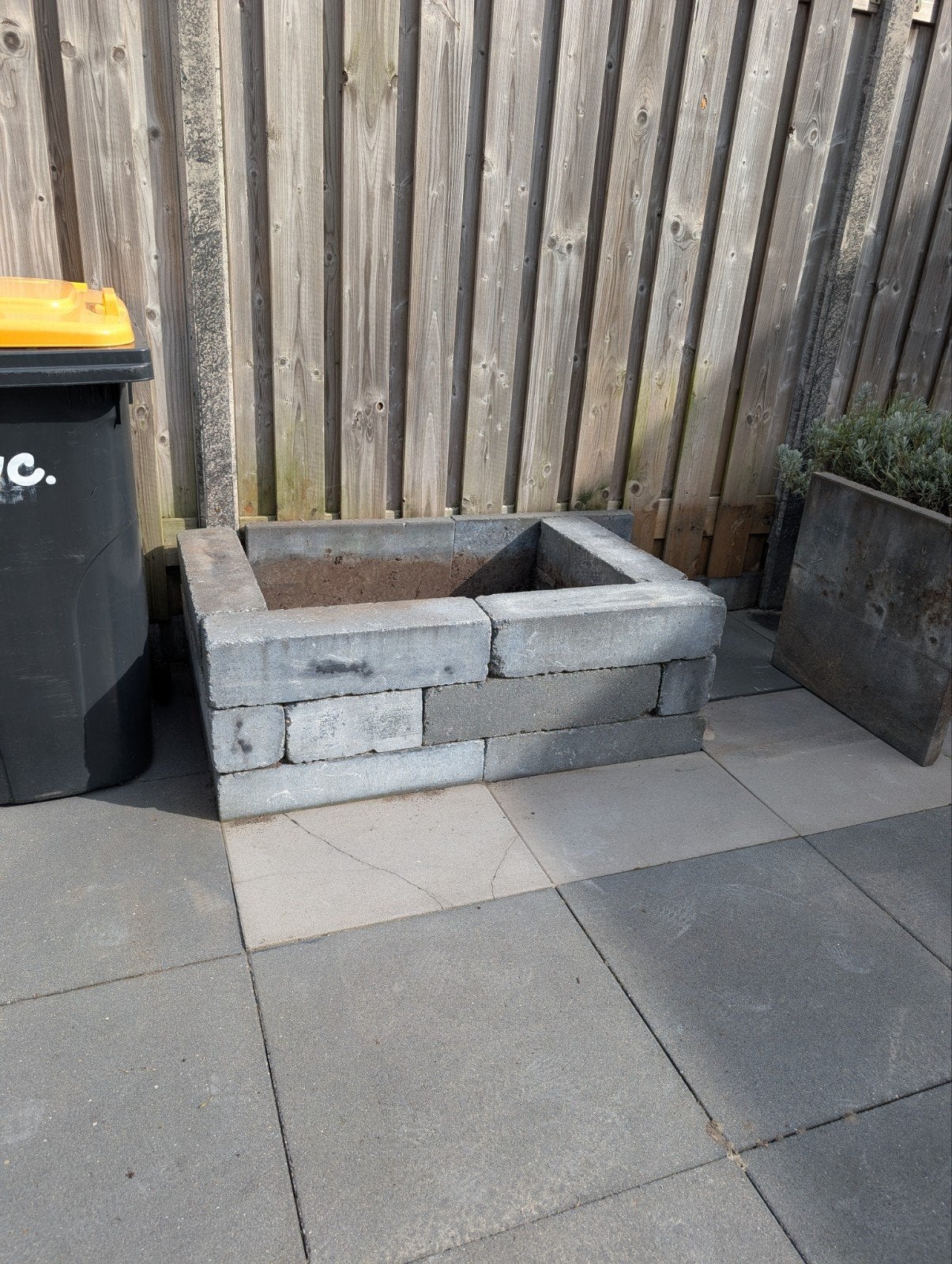 Gratis Betonblokken 60x15x15 cm voor border plantenbak, Ophalen, Gebruikt, Blok, Minder dan 25 cm