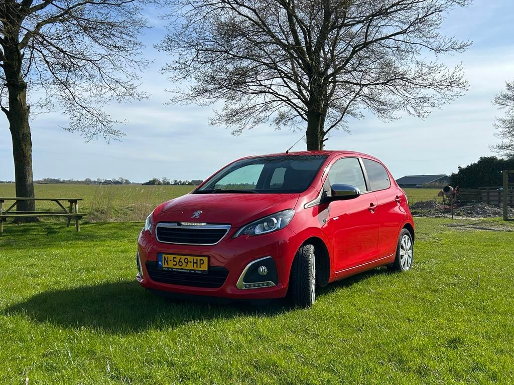 Peugeot 108 1.0 E-vti 72pk 5D 2020 Rood 5 drs, Auto's, Voorwielaandrijving, Stof, 4 stoelen, Handgeschakeld