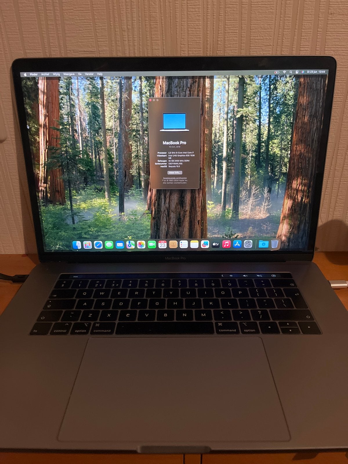 MacBook Pro 15-inch (2019) - Touchpad/Keyboard defect, MacBook Pro, 2 tot 3 Ghz, Ophalen of Verzenden, Niet werkend