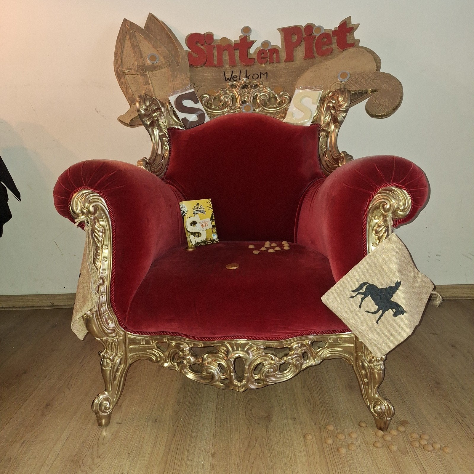 stoel voor sinterklaas met unieke kuif sint en piet troon, Ophalen, Gebruikt