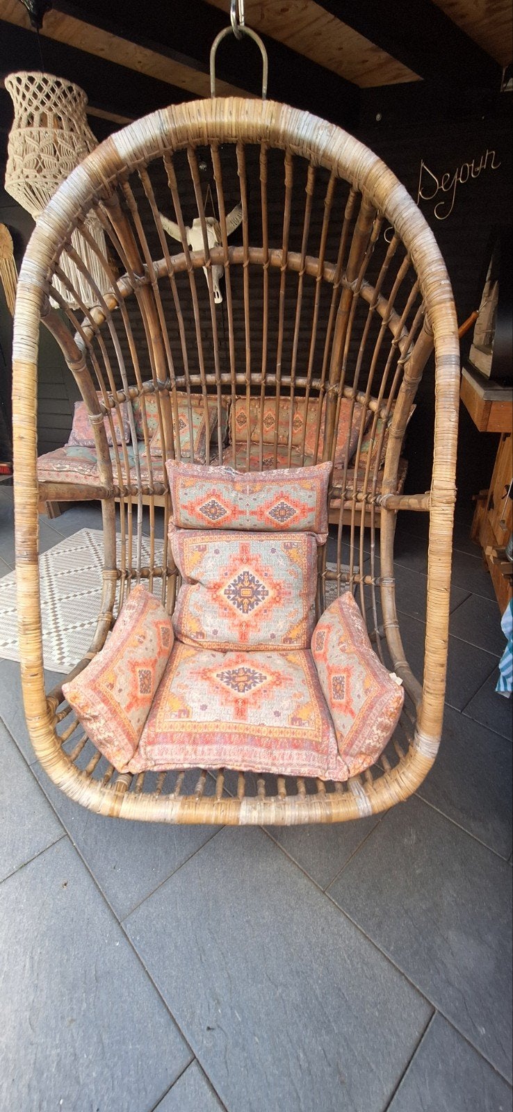 2 Rotan hangstoelen met Merel in Wonderland kussens, Tuin en Terras, Tuinstoelen, Ophalen, Gebruikt, Rotan