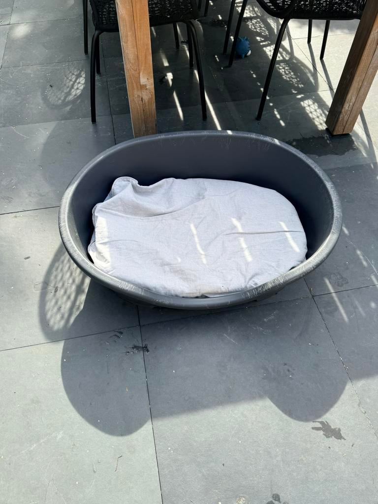 2 kunststof hondemanden (excl. hond), Ophalen, Zo goed als nieuw, Overige