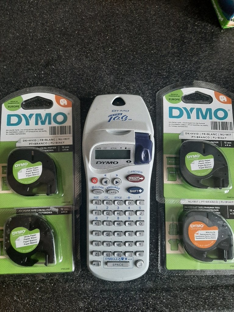 dymo label printer met 1 rol erin en 4 nieuwe labelrollen, Computers en Software, Labelprinters, Ophalen, Zo goed als nieuw, DYMO
