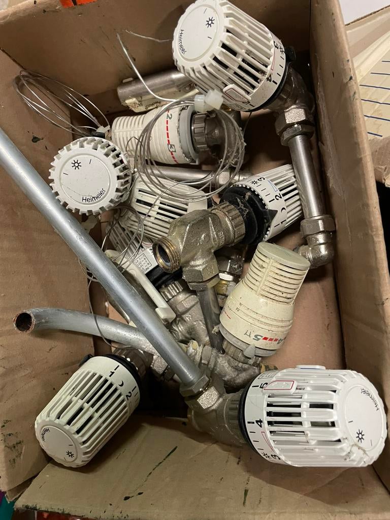 Thermostaatkranen CV radiatoren - Ca. 8 stuks, Ophalen, Gebruikt, Thermostaat