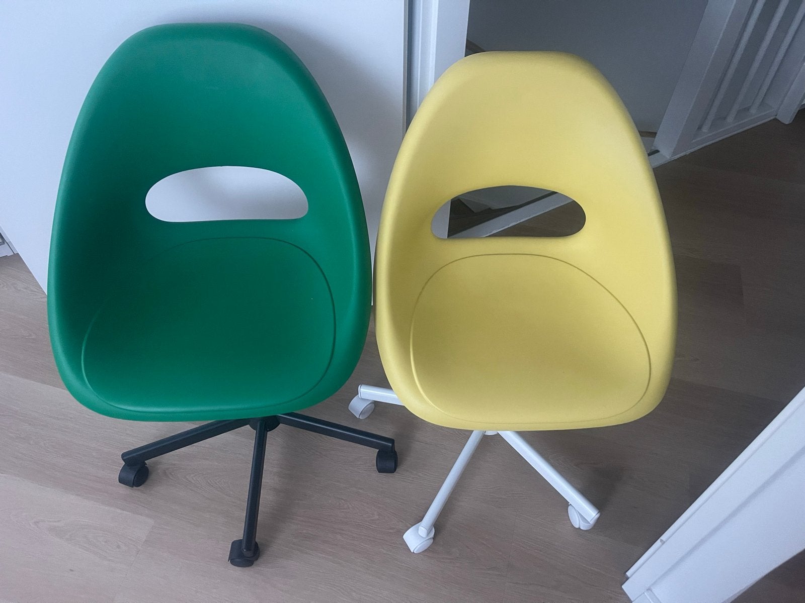 Set van 2 kinder bureaustoelen - groen en geel, Ophalen, Gebruikt, Groen, Bureaustoel