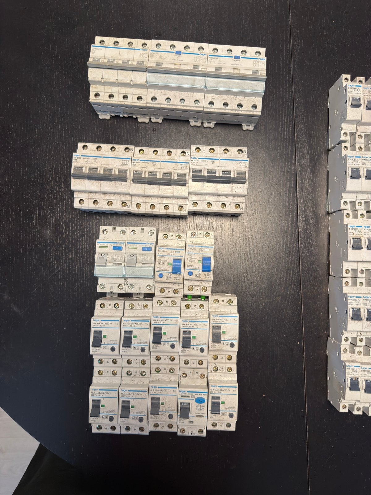 Diversen automaten Hager, Emat, Holec, Eaton, Doe-het-zelf en Verbouw, Elektra en Kabels, Ophalen, Zo goed als nieuw, Installatieautomaat
