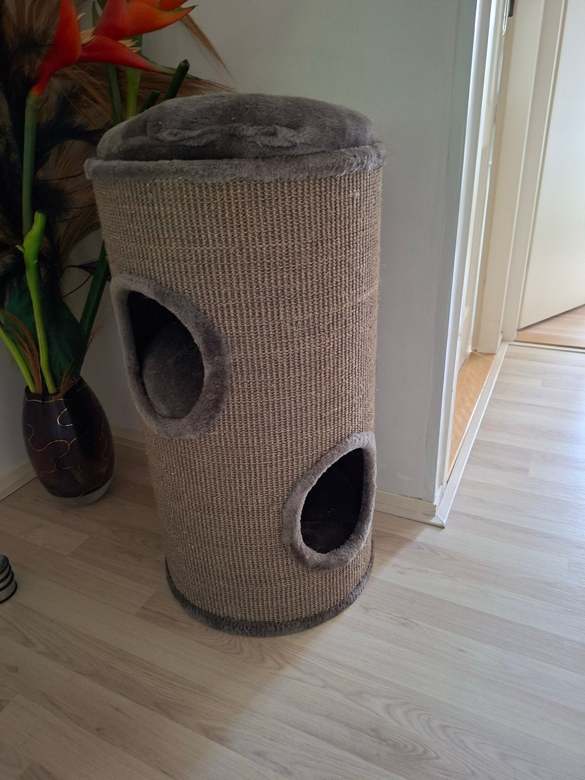 Katten krabpaal torentje plus kattenbak, Ophalen, Zo goed als nieuw