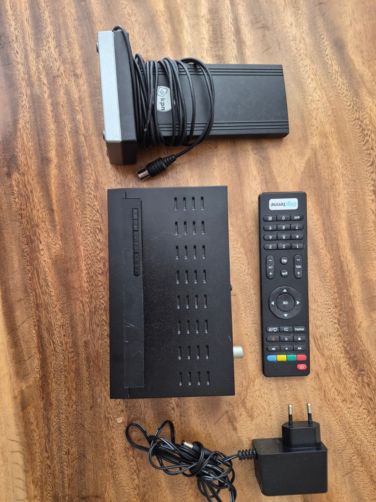 Rebox RBX2800 Digitale TV-ontvanger met Digitenne Antenne, Ophalen of Verzenden, Gebruikt, Decoder