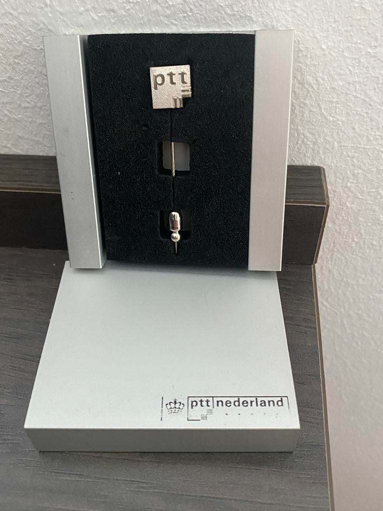Zilveren spelletje PTT 25 jarig jubileum i, Verzamelen, Speldjes, Pins en Buttons, Ophalen of Verzenden