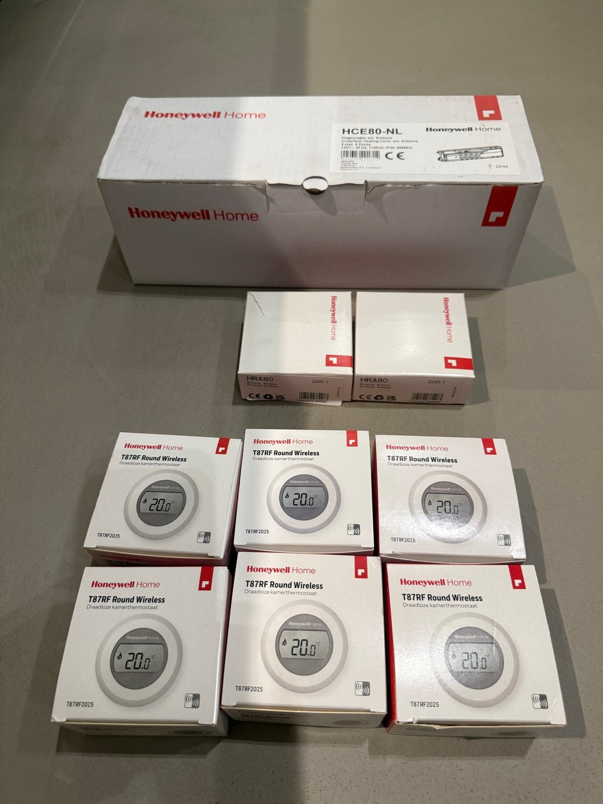 Honeywell HCE80 Zoneregelaar met 6x AT87RF thermostaten, Ophalen of Verzenden, Slimme thermostaat, Nieuw