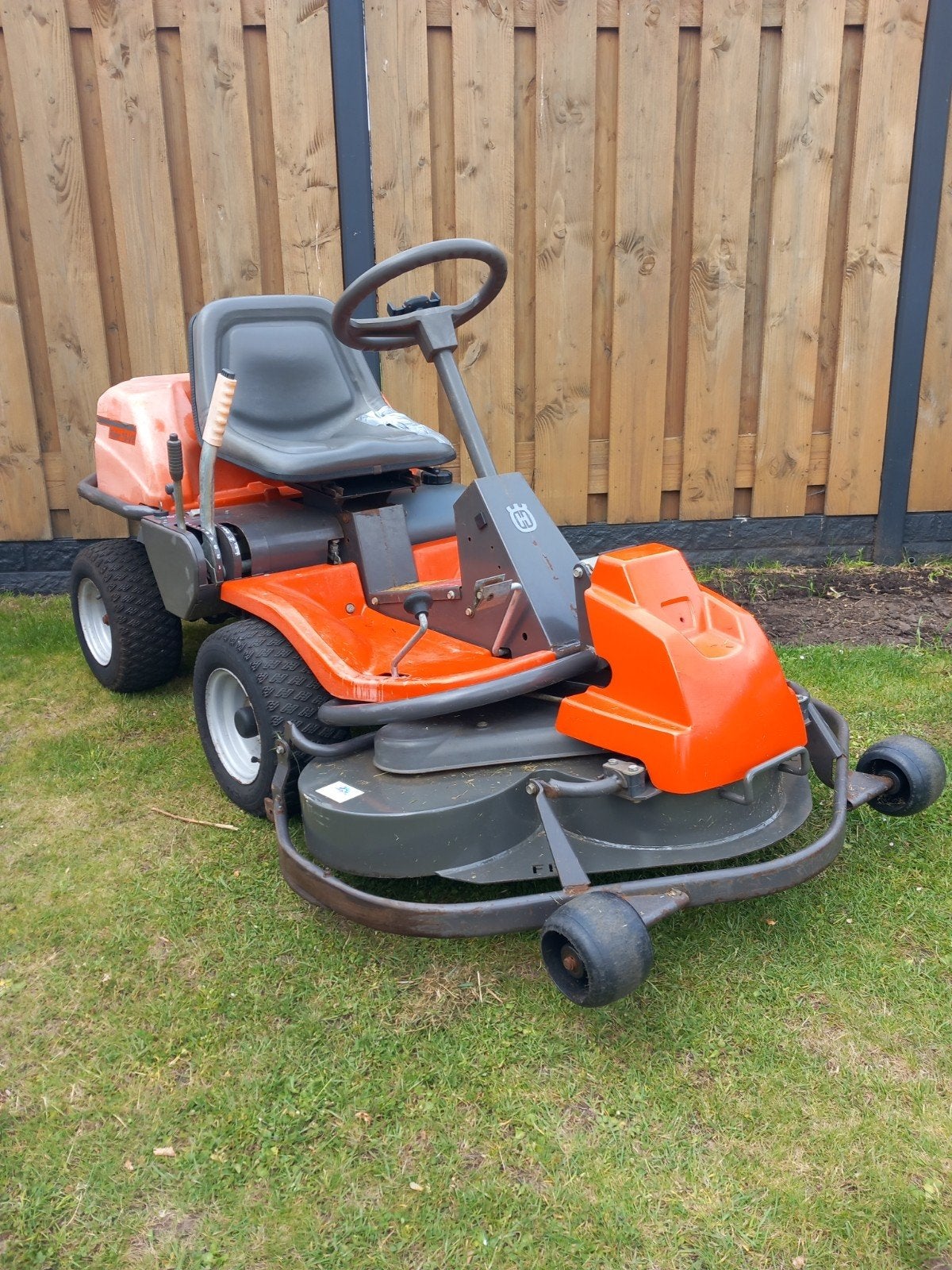 Husqvarna rider 15v2, Tuin en Terras, Zitmaaiers, Ophalen, Gebruikt, Mulchfunctie, 90 tot 120 cm