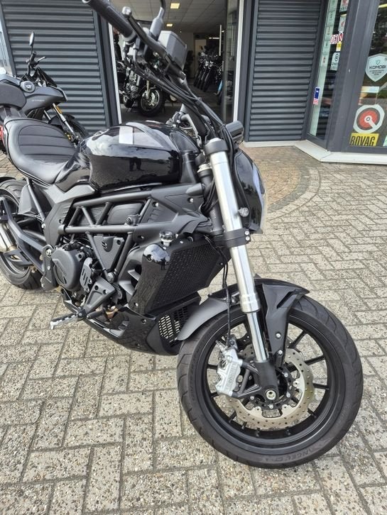 BENELLI 502 C (bj 2024) 1.809 km, Motoren, 2 cilinders, Bedrijf, Onbekend, BENELLI